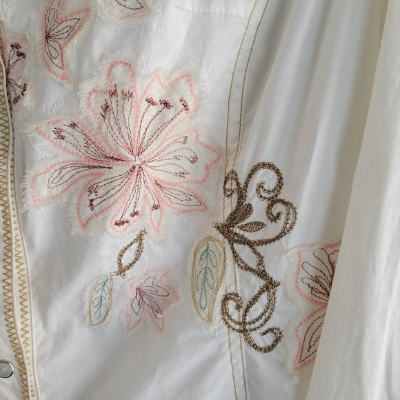 Love Polly Long Sleeve Embroidered Button Up - Picture 4 of 11